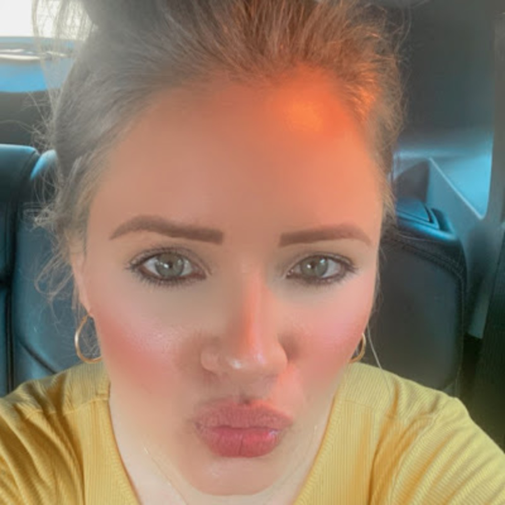 Meet your Posher, Claudia maría